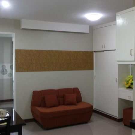 Big M Condotel Las Piñas Exterior foto