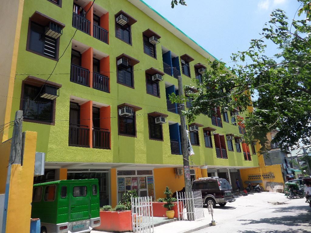 Big M Condotel Las Piñas Exterior foto